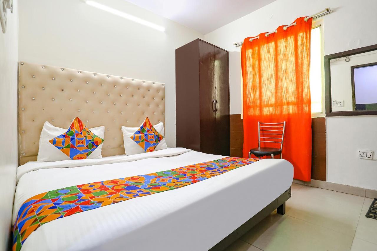 Fabhotel The Lazeez New Delhi Extérieur photo