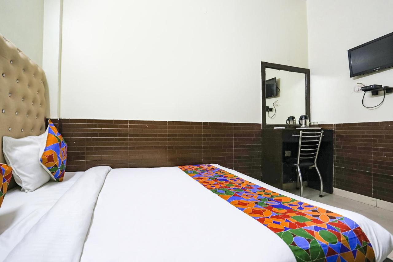 Fabhotel The Lazeez New Delhi Extérieur photo