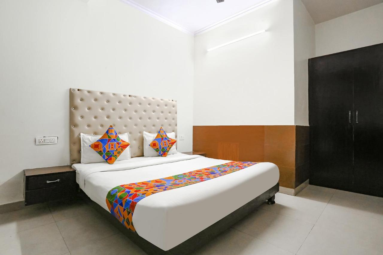Fabhotel The Lazeez New Delhi Extérieur photo